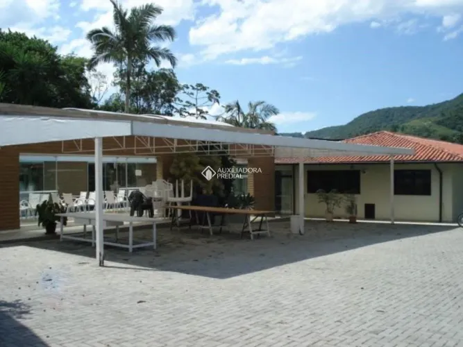 CASA PRÓXIMO AO ROLAND GARROS. DESOCUPADA, ALTO PADRÃO !! 05 DORMITÓRIOS +PISCINA + JARDIN