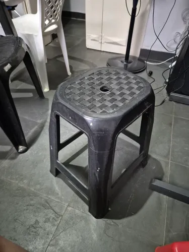 Banco Preto em plástico