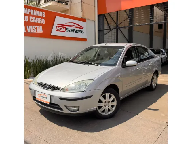 Ford Focus Ghia Sed. 2.0 16v/ 2.0 16V Flex 4P 2005