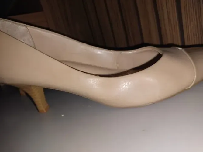 Scarpin bege feminino salto baixo