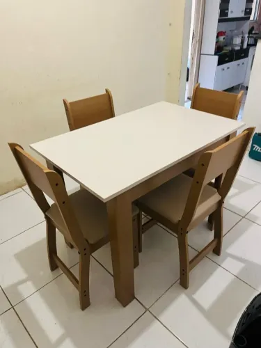 Mesa de Jantar com 4 Cadeiras Nova