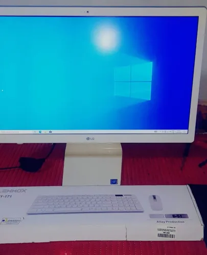 Computador completo que é só a tela com ssd