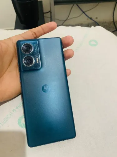 Usado e boas condições com um pequeno arranhão que nem dá pra ver na tela.