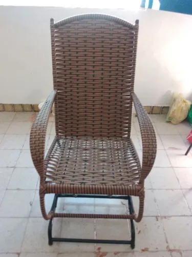 Vende está cadeira de balanço, ótimo para seu descanso e também confortável 