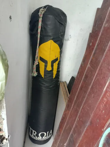 Saco de pancada e suporte