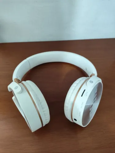 Fone JBL bluetooth na cor branca original 