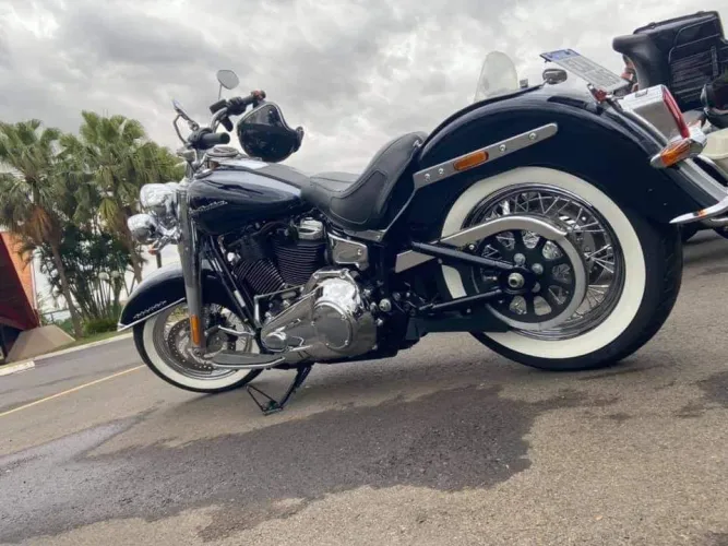 Harley De Luxe 