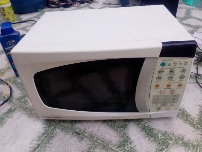 Microondas Electrolux com prato funcionando perfeitamente garantia de 90 dias 