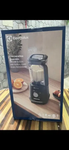 Vendo um liquidificador na caixa, aceito cartão, valor da mercadoria $130.00