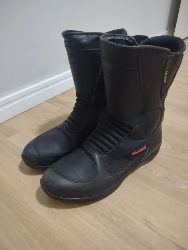 Vende se bota motoqueiro  couro 