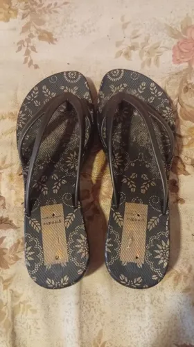 Sandália Chinelo Grendha Ivete Sangalo Plataforma Preta/Dourada nº 33/34
