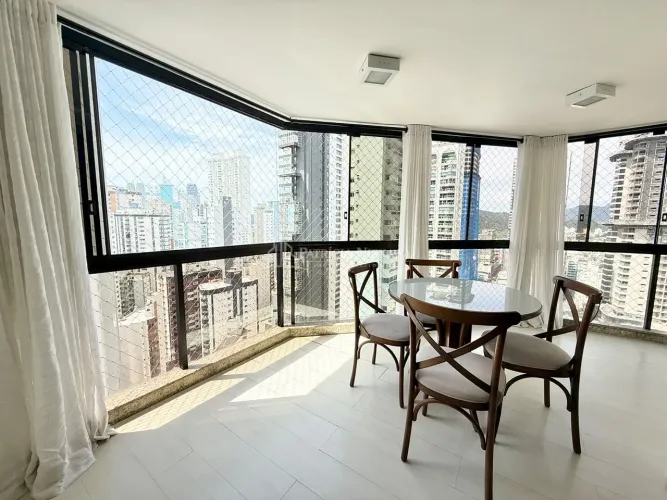 Locação anual 3 quartos centro Balneário Camboriú