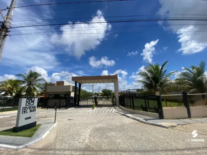 Casa Ampla com 250m² no Condomínio Riviera Del Mar | 3 Quartos (1 Suíte) + Varan