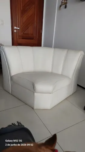 Poltrona canto com descanso dos pés 