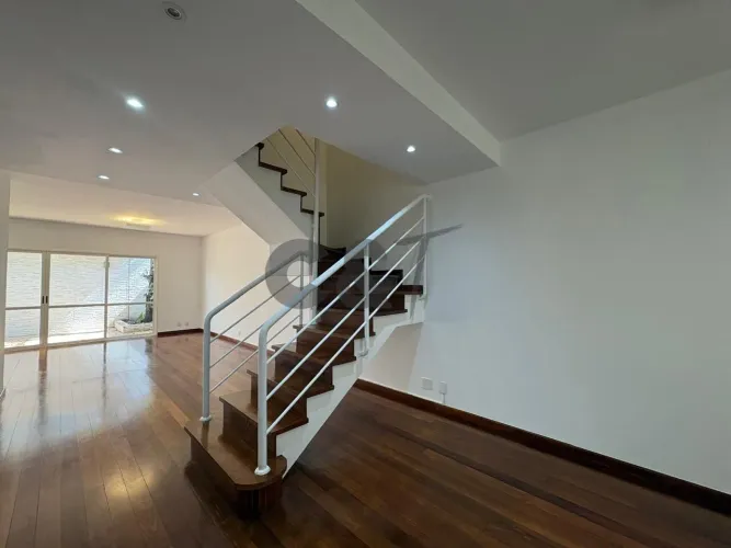 Casa de Condomínio - 4 Dormitórios (2 Suítes) para Alugar na Chácara Monte Alegre - São Pa