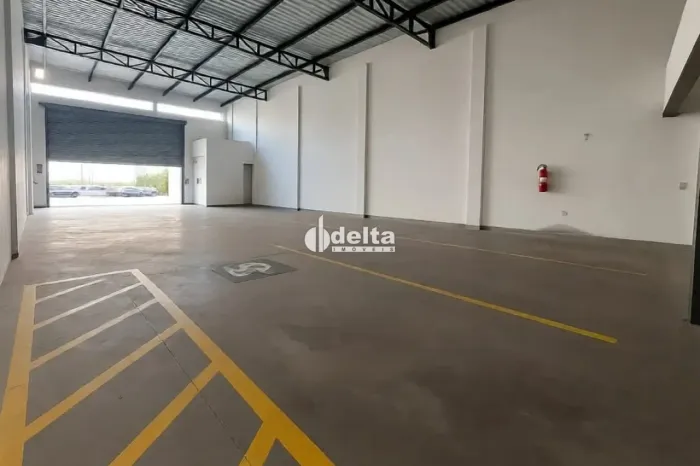 Galpão comercial disponível para locação e venda no bairro Custódio Pereira em Uberlândia-