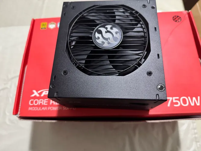 Fonte nunca usada xpg 750w core reactor 80 plus gold