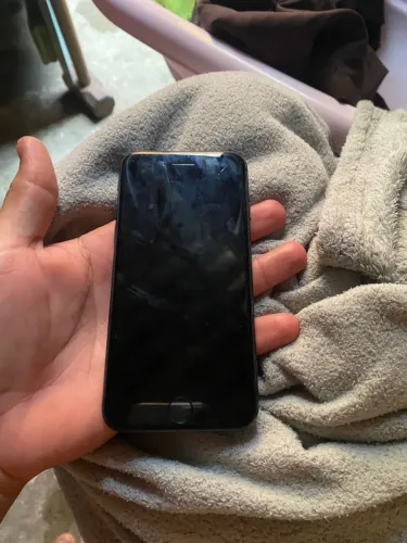 Vendo um iPhone SE 2022(3 geração)