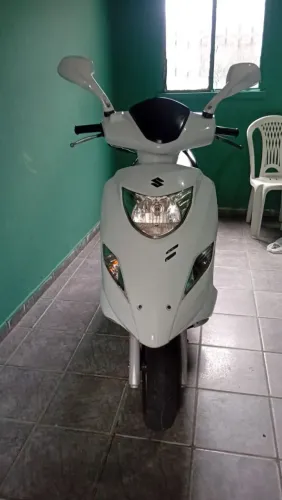 Moto Burgman Suzuki 125