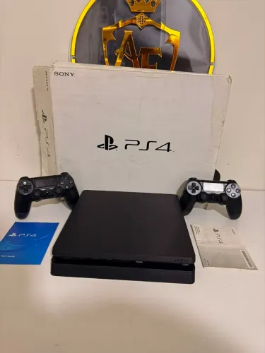 Ps4 Slim 1 terá com 2 controles 