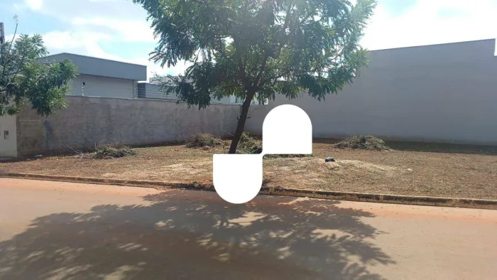 Terreno de Esquina Plano  Ideal para Casa com Lazer ou Investimento em Kitnets