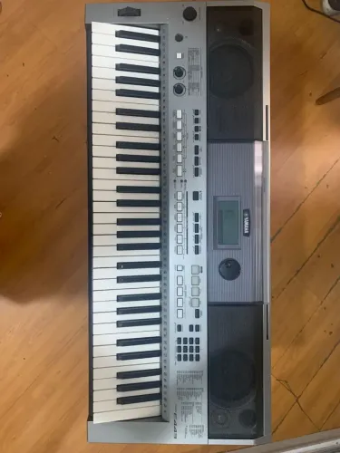 Teclado Yamaha PSR E-443 Semi-novo+Suporte e Fonte Original 