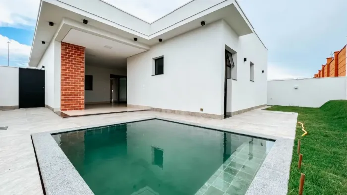 Condomínio Alphaville Uberlândia 2 - Casa com 3 suítes, escritório e 223 metros de constru