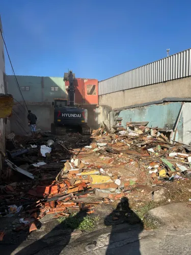 Demolição - Limpeza de lote - Aterro