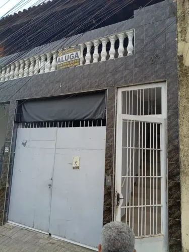 Sobrado para aluguel com 100 metros quadrados com 4 quartos