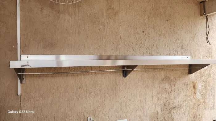Prateleira inox para area externa ou interna com porta toalha ou filme PVC