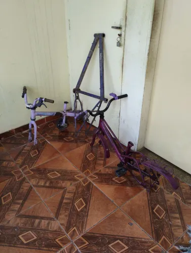 3 Quadros de bicicletas duas aro 16 e 1 aro 26