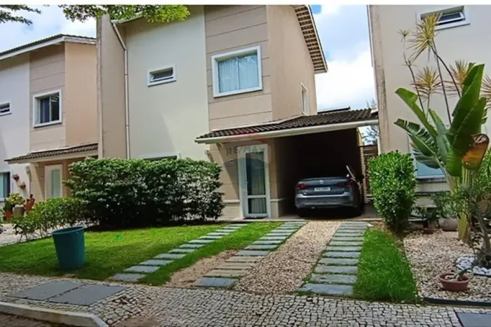 Casa Moderna em Guaribas: Conforto e Segurança / Condomínio no Grand Essence.