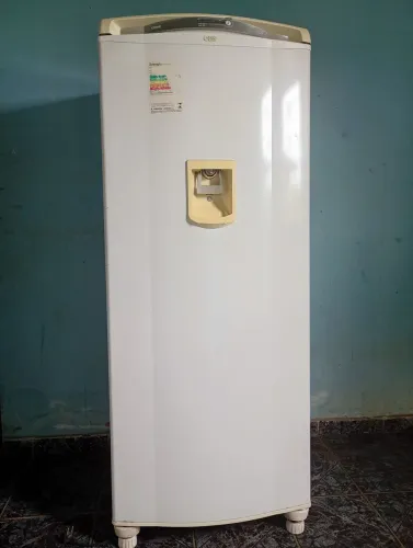 Geladeira Consul Frost Free 340L com Dispenser de Água - Gelando Perfeitamente