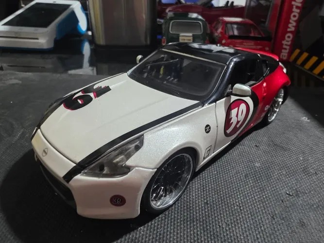 Miniatura 1.24 Nissan 370Z 2009 Maisto