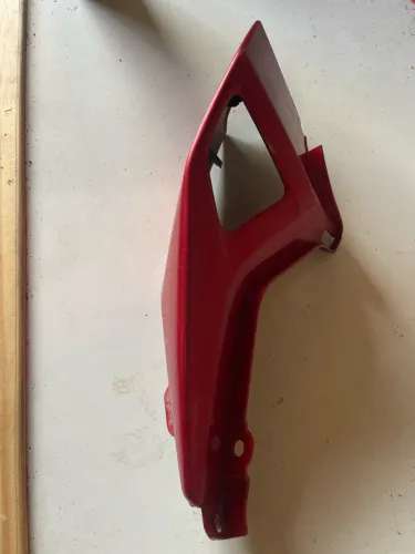 Carenagem Rabeta Direita Yamaha FZ25 / Fazer 250 (2018 a 2024) - Vermelho Metálico