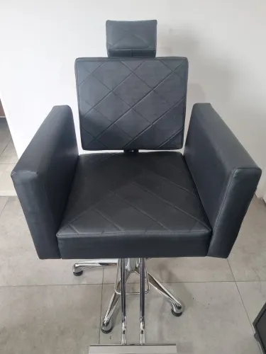 Poltrona Cadeira Hidráulica Fixa Evidence Para Salão Beleza Cor Preto Factor