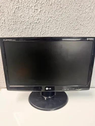 Lote com 6 monitores para pc