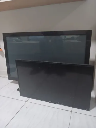 Televisões para retirada de peças