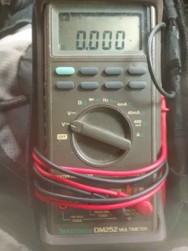 Multímetro Digital Tektronix DM252