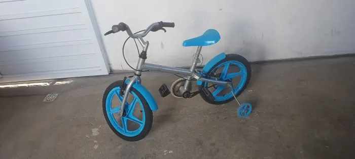 Bicicleta Aro 16 azul seminova. Aceito oferta