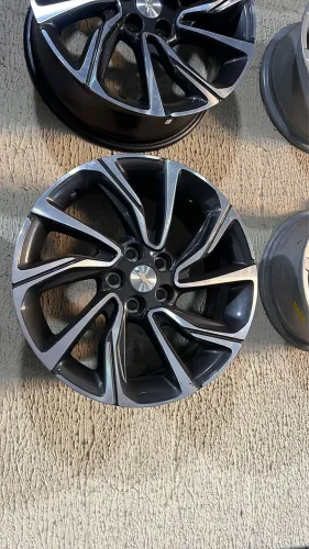 Rodas Aro 17 GM tracker, cruze, Montana + Pneus Michelin semi novo 