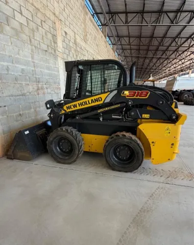MINI CARREGADEIRA NEW HOLLAND