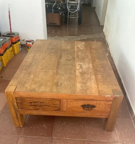 Mesa de Centro em Madeira de Demolição com 4 gavetas