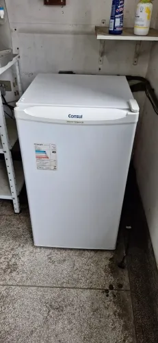 Frigobar 120 L pouco uso