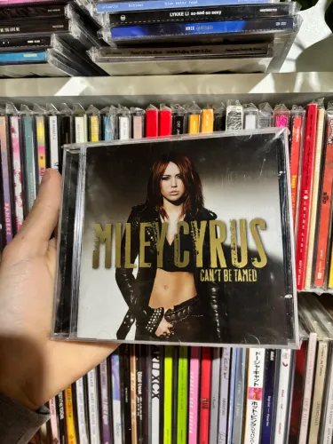 cd miley cyrus plastic hearts e cant be tamed