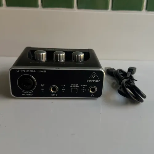 Interface De Audio Behringer U-phoria Um2 Usb