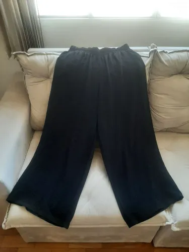 Calça larguinha preta