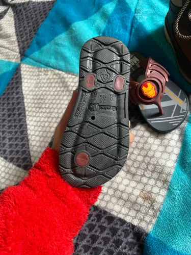 Vendo botinha e chinelo infantil menino 