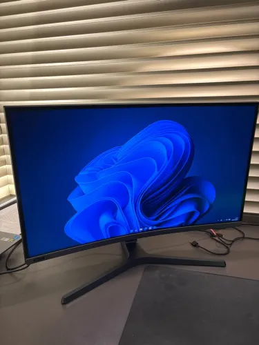 Monitor gamer Samsung Odyssey 27" 240hz curvo
