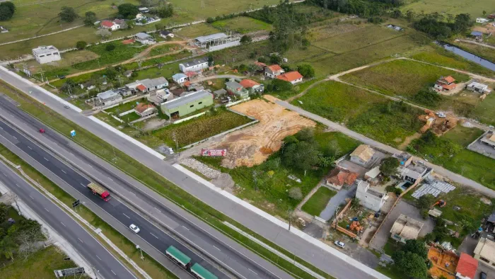 Terreno com 2.100m² na Br 101 no bairro Araçatuba em Imbituba SC